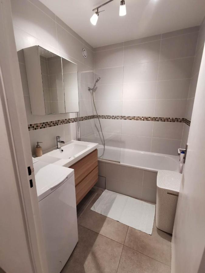 Appartement Proche Disneyland & Paris - 20 Minutes - Proche Gare Rer Noisiel Luaran gambar